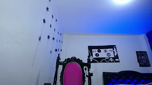 Snapshot of pinky_violeta chatting on December 19, 4:56 am pinky violeta online show from December 19, 4:56 am