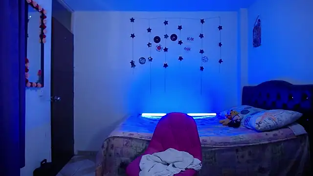 Snapshot of pinky_violeta chatting on March 4, 3:15 pm pinky violeta online show from March 4, 3:15 pm