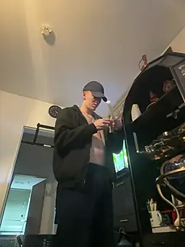 Toyjungee online show from February 4, 2:43 pm