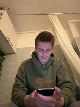 Toyjungee online show from February 3, 9:20 pm