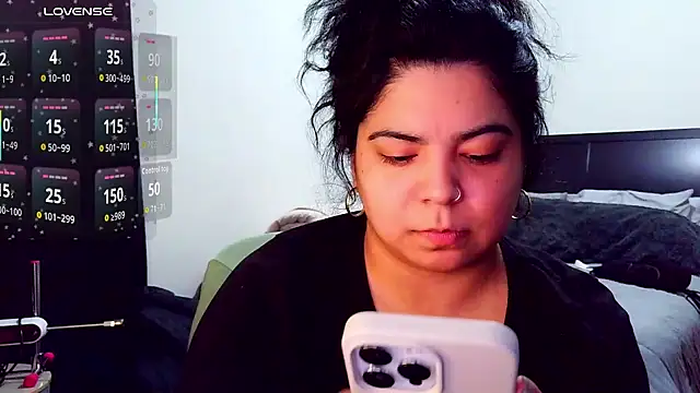 Snapshot of kimmiakiss22 chatting on December 2, 1:22 am kimmiakiss22 online show from December 2, 1:22 am