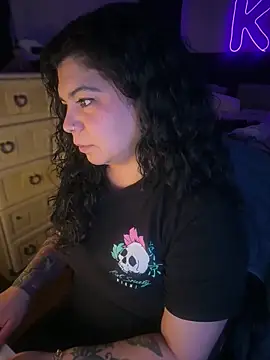 kimmiakiss22 online show from February 13, 5:25 am