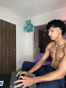 Snapshot of mike_casseano chatting on September 15, 9:04 pm mike casseano online show from September 15, 9:04 pm