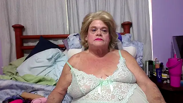 Snapshot of BigClitMelody chatting on September 23, 6:33 pm BigClitMelody online show from September 23, 6:33 pm