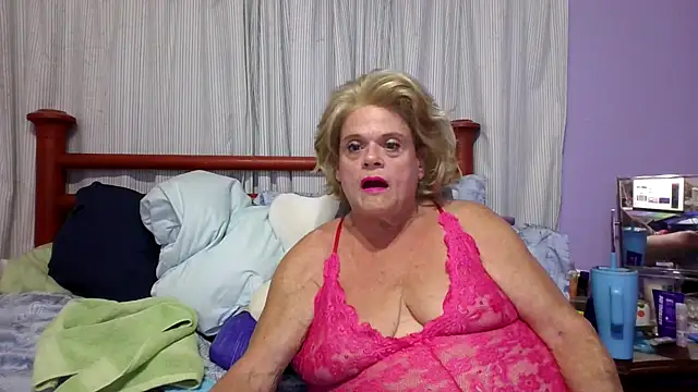 Snapshot of BigClitMelody chatting on September 24, 11:08 pm BigClitMelody online show from September 24, 11:08 pm