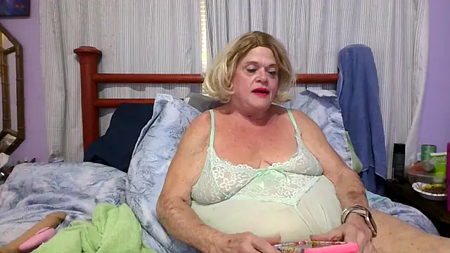 Snapshot of BigClitMelody chatting on October 11, 7:56 pm BigClitMelody online show from October 11, 7:56 pm