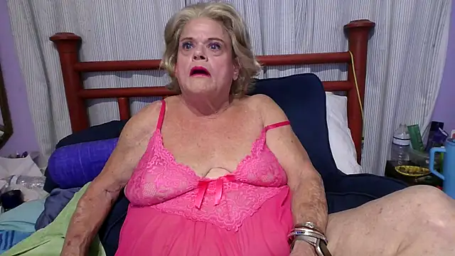 Snapshot of BigClitMelody chatting on October 30, 2:13 am BigClitMelody online show from October 30, 2:13 am