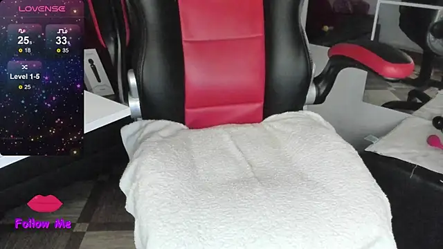 natasha logan  online show from October 13, 4:01 am