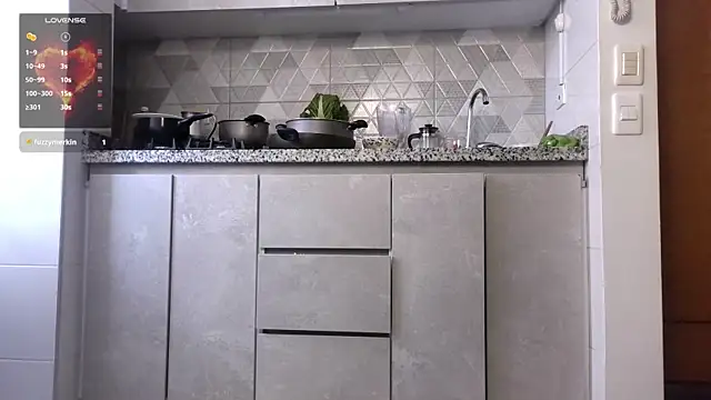 mini kunis online show from December 10, 1:55 pm