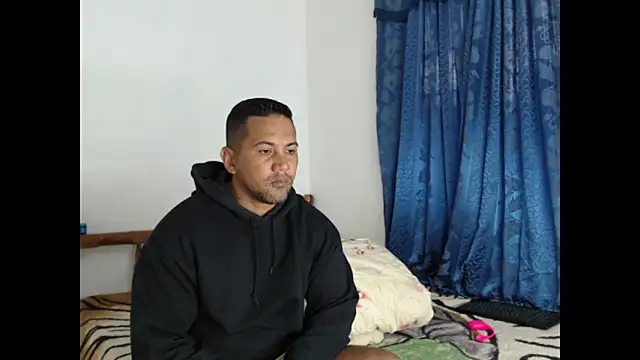 Snapshot of lover_1994 chatting on January 9, 11:36 am lover 1994 online show from January 9, 11:36 am