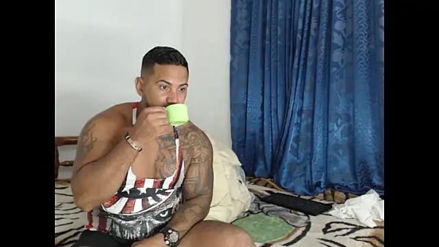 Snapshot of lover_1994 chatting on February 6, 11:32 am lover 1994 online show from February 6, 11:32 am