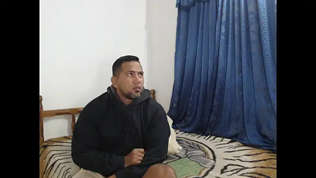 Snapshot of lover_1994 chatting on September 13, 8:14 am lover 1994 online show from September 13, 8:14 am