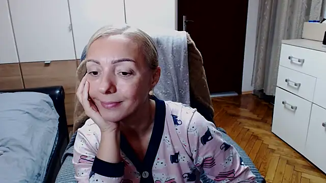 Leona-Exotic online show from November 18, 11:47 am