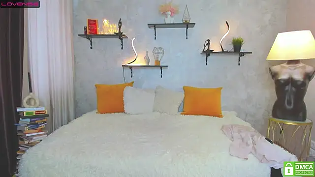 Snapshot of StripBianka chatting on February 17, 6:09 am StripBianka online show from February 17, 6:09 am