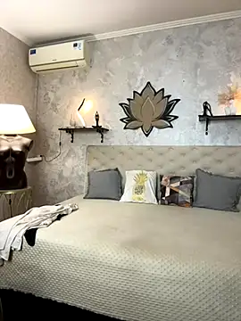 StripBianka online show from November 12, 6:58 am