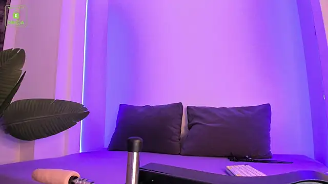 Snapshot of ErikaLust chatting on March 23, 4:16 am ErikaLust online show from March 23, 4:16 am