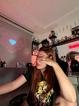 Snapshot of crystal_bunny7 chatting on December 21, 2:51 am crystal bunny7 online show from December 21, 2:51 am