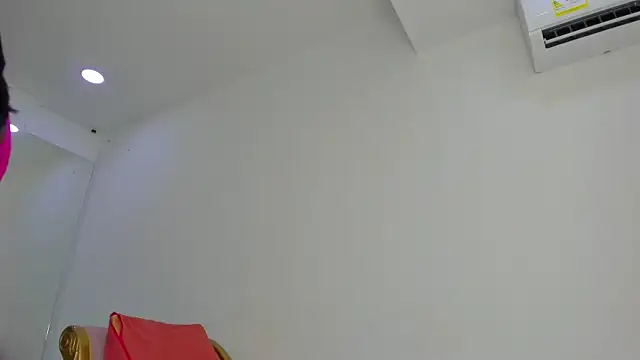 Snapshot of rihanna_abiodun chatting on May 8, 5:51 pm rihanna abiodun online show from May 8, 5:51 pm