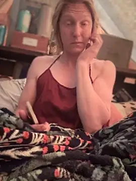 Snapshot of GoldenFlameGoddess chatting on May 5, 1:19 pm GoldenFlameGoddess online show from May 5, 1:19 pm
