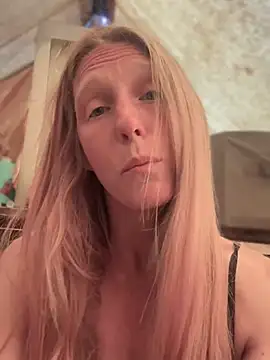 Snapshot of GoldenFlameGoddess chatting on May 26, 4:03 pm GoldenFlameGoddess online show from May 26, 4:03 pm