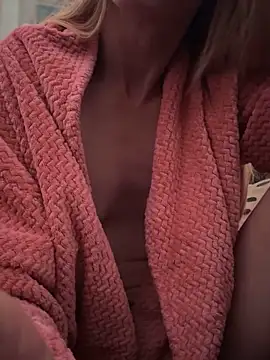 Snapshot of GoldenFlameGoddess chatting on May 29, 2:48 pm GoldenFlameGoddess online show from May 29, 2:48 pm