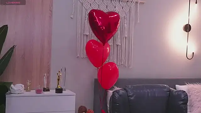 Snapshot of Molly_Jons chatting on February 20, 1:02 am Molly Jons online show from February 20, 1:02 am