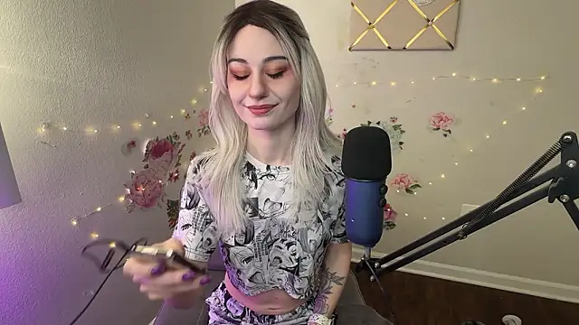 Starr1123 online show from February 27, 9:15 pm