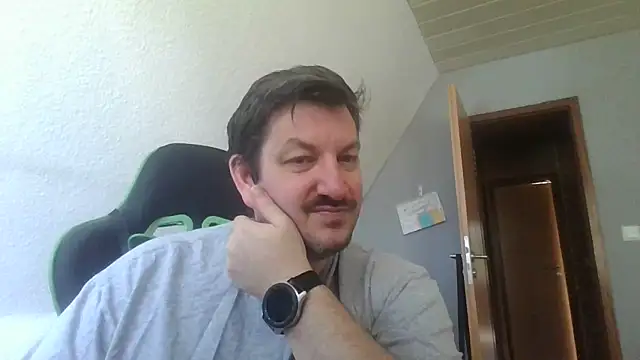 Snapshot of Golffahrer1982 chatting on May 24, 9:25 am Golffahrer1982 online show from May 24, 9:25 am