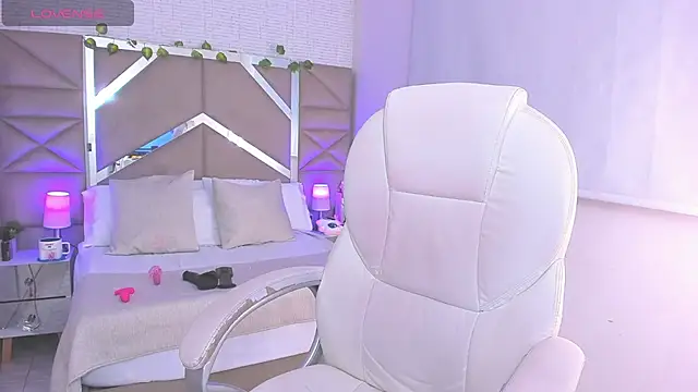 Zoe Lennoxx online show from January 4, 2:46 pm