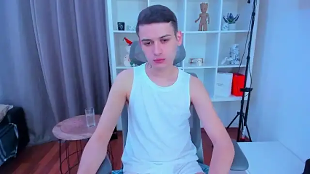 andboyfor6 online show from May 4, 10:44 am