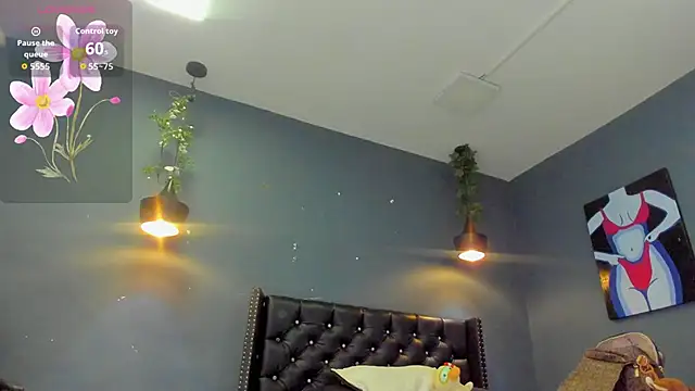 Sophiietaylor online show from November 10, 11:15 pm