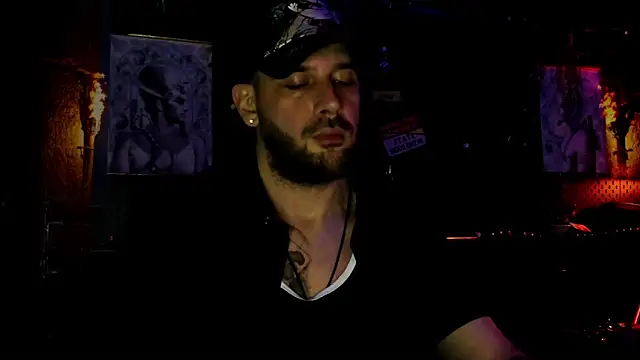 Snapshot of LexXHardy chatting on May 18, 11:10 pm LexXHardy online show from May 18, 11:10 pm