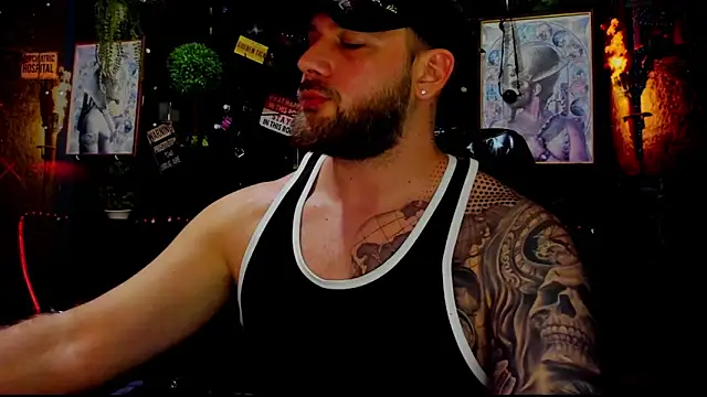 Snapshot of LexXHardy chatting on June 5, 6:52 am LexXHardy online show from June 5, 6:52 am