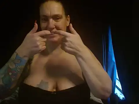 Snapshot of SimoneMoore chatting on January 8, 10:12 pm SimoneMoore online show from January 8, 10:12 pm