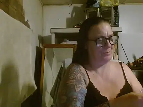 Snapshot of SimoneMoore chatting on March 24, 3:33 am SimoneMoore online show from March 24, 3:33 am