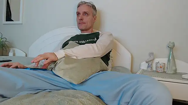 Snapshot of StrongBill chatting on January 26, 2:52 pm StrongBill online show from January 26, 2:52 pm