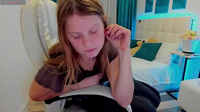 Kathlyn  Heath online show from February 22, 7:14 pm