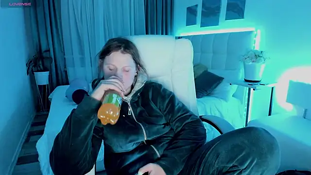 Kathlyn  Heath online show from February 25, 7:36 pm