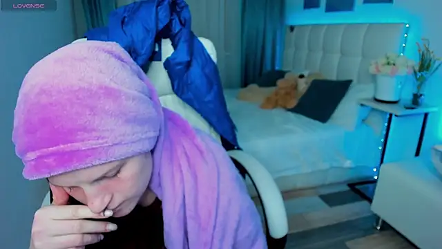 Kathlyn  Heath online show from March 11, 6:41 pm