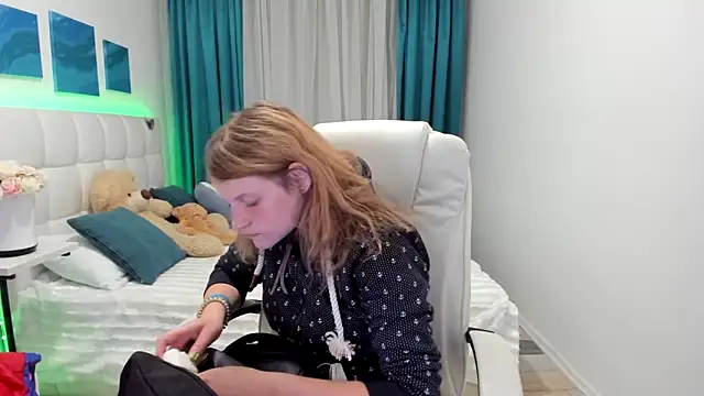 Kathlyn  Heath online show from October 10, 7:13 pm