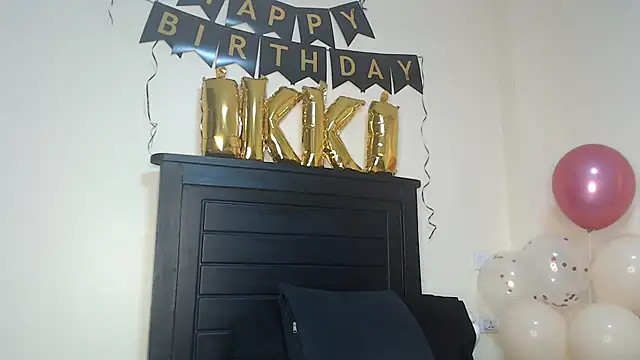 Snapshot of NIKKIE_LOVE chatting on January 21, 4:32 am NIKKIE LOVE online show from January 21, 4:32 am