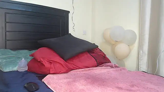 Snapshot of NIKKIE_LOVE chatting on February 13, 4:00 am NIKKIE LOVE online show from February 13, 4:00 am