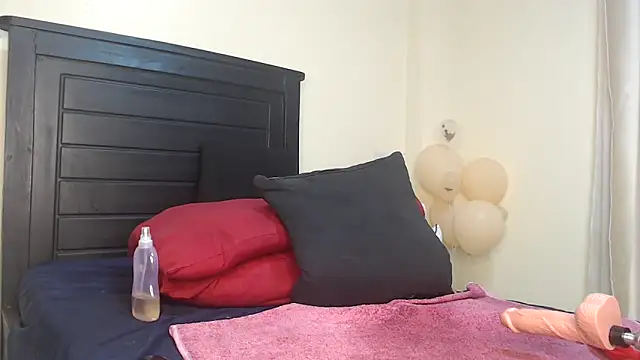 Snapshot of NIKKIE_LOVE chatting on March 2, 4:07 am NIKKIE LOVE online show from March 2, 4:07 am