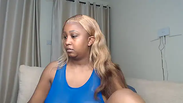 Snapshot of NIKKIE_LOVE chatting on October 13, 1:16 am NIKKIE LOVE online show from October 13, 1:16 am