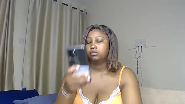 Snapshot of NIKKIE_LOVE chatting on October 15, 1:17 am NIKKIE LOVE online show from October 15, 1:17 am