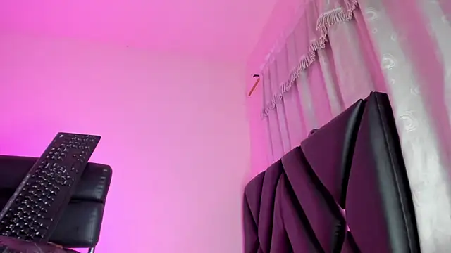 Snapshot of stephany_doll_ chatting on May 14, 9:43 pm stephany doll online show from May 14, 9:43 pm
