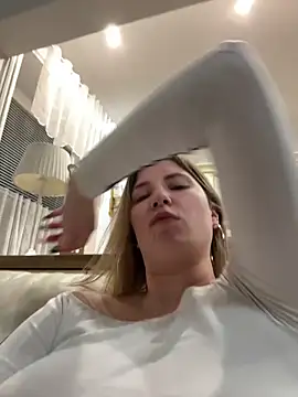 Snapshot of secretcrazy69 chatting on February 17, 8:19 am secretcrazy69 online show from February 17, 8:19 am