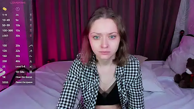 Snapshot of Linda_Bryant chatting on February 14, 11:31 pm Linda Bryant online show from February 14, 11:31 pm