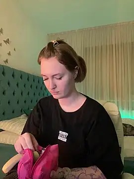  Chlo  e online show from March 1, 11:26 pm