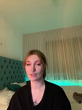  Chlo  e online show from March 2, 2:30 am